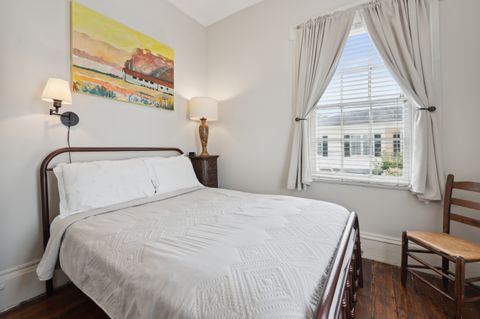 This cozy bedroom features a comfortable double bed, perfect for a restful night’s sleep. The room is thoughtfully decorated to create a welcoming and relaxing atmosphere, making it a great choice for guests seeking comfort and tranquility.