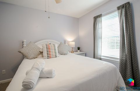 Bedroom 3 - Queen Bed