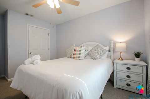 Bedroom 3 - Queen Bed