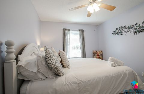 Bedroom 3 - Queen Bed