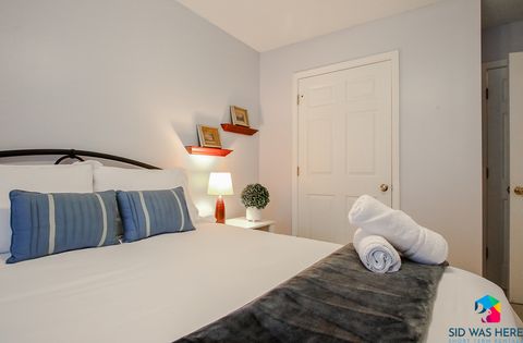 Bedroom 2 - Queen Bed