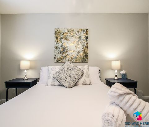 Bedroom 1: Queen Bed