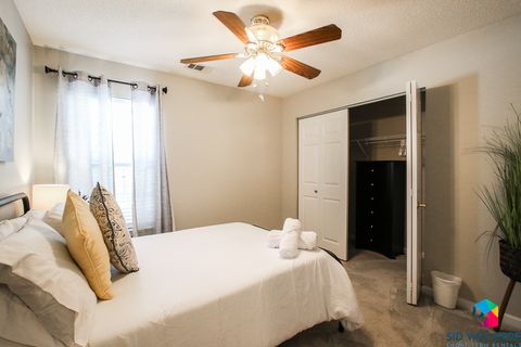 Bedroom 2: Double Bed