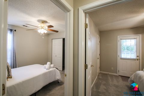 Bedroom 2: Double Bed