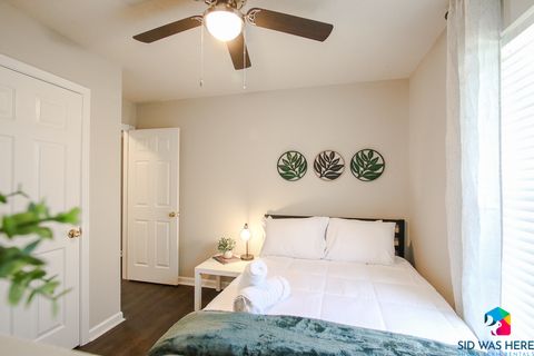 Bedroom 2: Double Bed