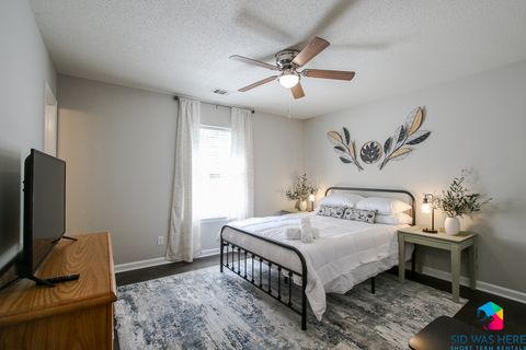 Bedroom 1: Queen Bed