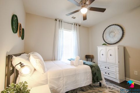 Bedroom 2: Double Bed