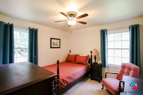 Bedroom 2: Double Bed