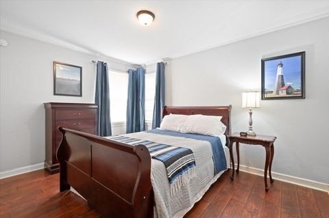 Bedroom 1: Queen Bed