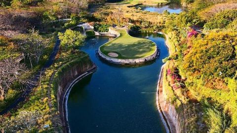 Bali National Golf ➜ 25 min by scooter