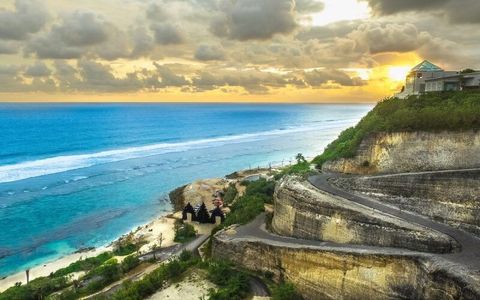 Melasti Beach  ➜ 15 min by scooter