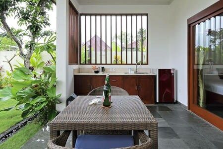 Kitchenette with all the necessary amenities. Coffee corner, fridge, boiling kettle, sink, basic  utensils. No stove tho! 