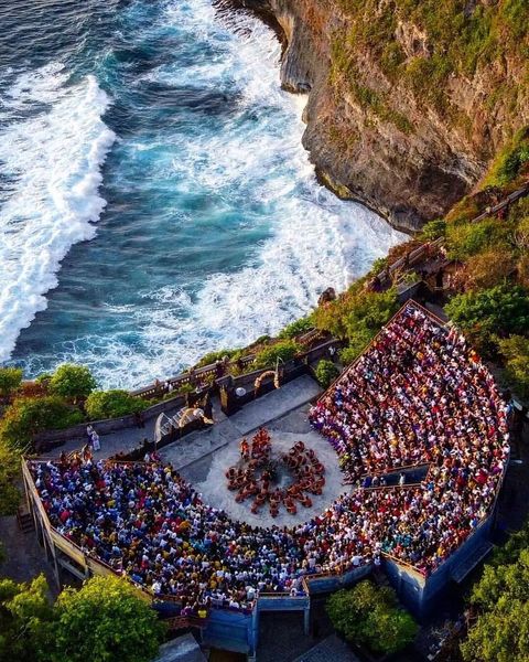 Uluwatu Temple & Fire Kecak Dance Show ➜ 20 min