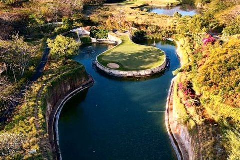 Bali National Golf ➜ 25 min by scooter