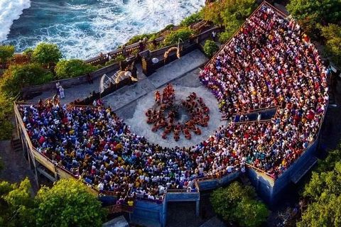 Uluwatu Fire Kecak Dance Show ➜ 20 min