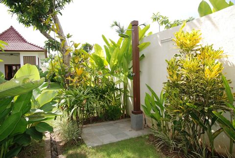 We also have an outdoor shower. We would like to ask you to use it if you are sweaty and want to go to the pool or come from the beach. The sand gets out of bed really bad: -D