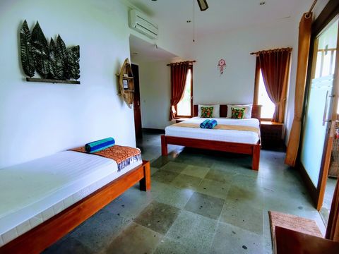 If you have a kid, no problem. We have this nice bed ready for him/her. 
Perfect place for a family of 3!