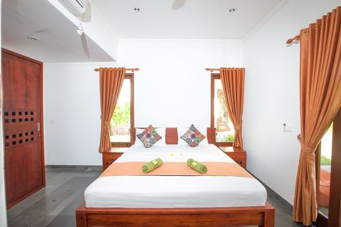 Clean and bright. Spacious king-size bed with comfy mattress dominates minimalist, but stylish bedroom. 
