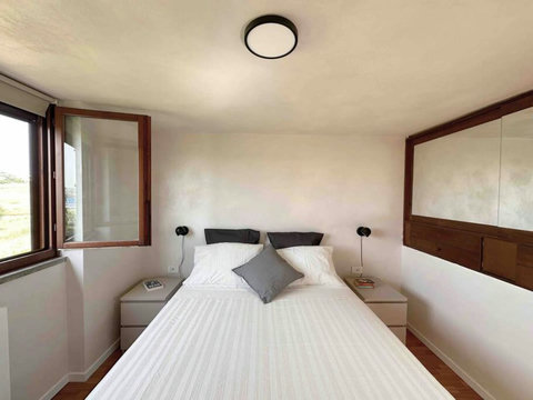 Queen bed