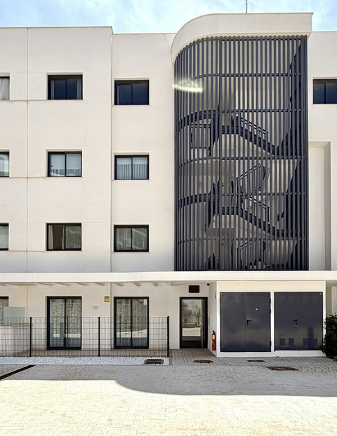 Building Facade/Entrance