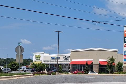 Nearby shopping! 