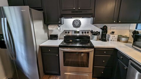 Who couldn't mix up something delicous in this kitchen?