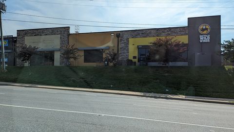 Buffalo Wild Wings 5 mins away