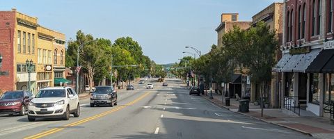 Downtown Salisbury - small town boutique shopping