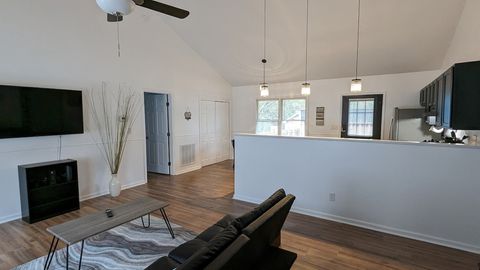 Spacious living area - Very comfortable TV viewing