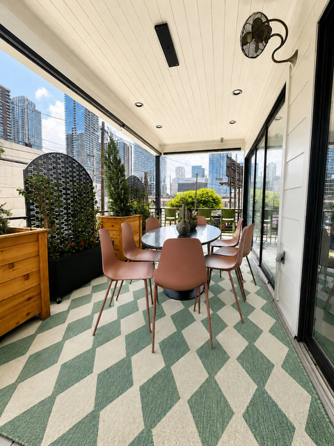 Your own private outdoor retreat with downtown Austin views. Enjoy morning coffee, happy hour, or dinner al fresco while taking in the city skyline.