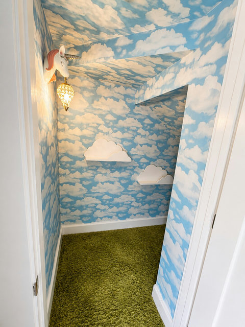 Discover our hidden Secret Room, a charming little hideaway designed to spark imagination and delight younger guests. Perfect for quiet play and magical moments.