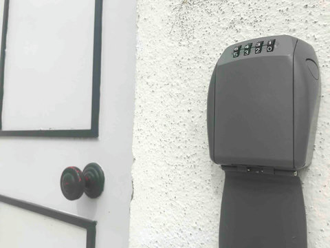 Check in automatico através de uma caixinha de segurança. O portão da moradia é em comum conosco, mas o accesso ao estúdio é independente.