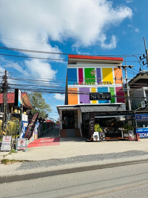 Rainbow Room No.16 Front of Haad Rin Queen Ferry