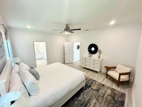 Spacious bedroom with ensuite double vanity