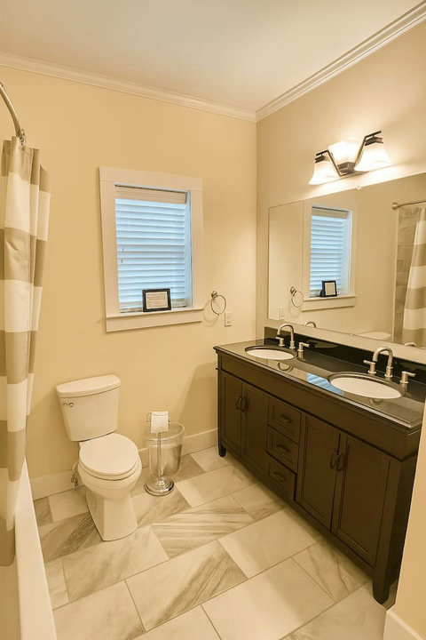 Double vanity bath with warm coastal lighting