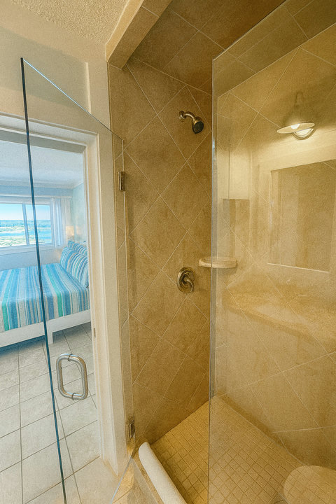 Walk-in shower with ensuite bedroom water view