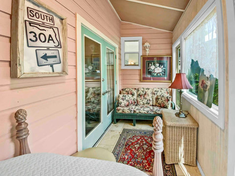 Bonus Sleeping Area on the porch
