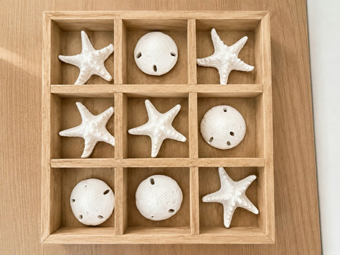 Coastal starfish tic-tac-toe game for rainy days