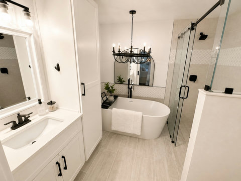 Shower and Tub in Primary