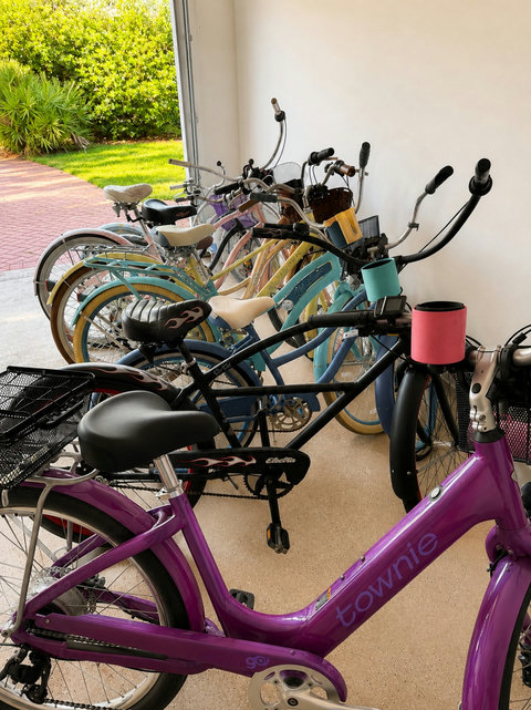 Comes with 8-bikes!