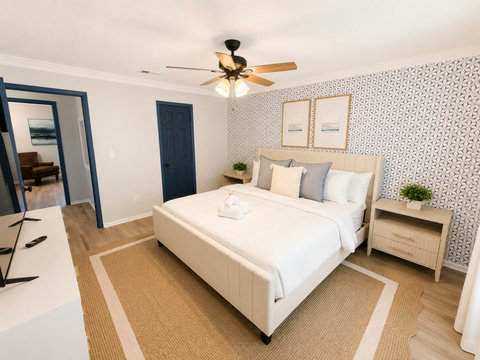 House 1 queen bedroom