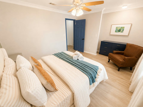 House 1 bedroom with reading nook