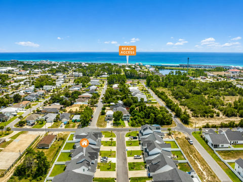 Location – Aerial view of the community and its convenient beach access on the Gulf.