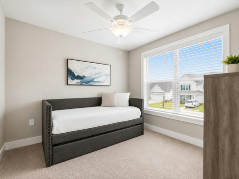 Bedroom – Cozy bedroom with a daybed and trundle, coastal artwork, and abundant natural light.