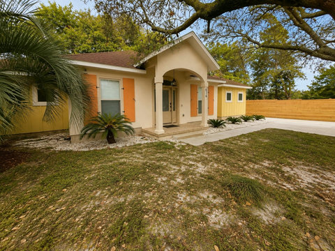 Classic Florida curb appeal under a canopy of shady oaks.