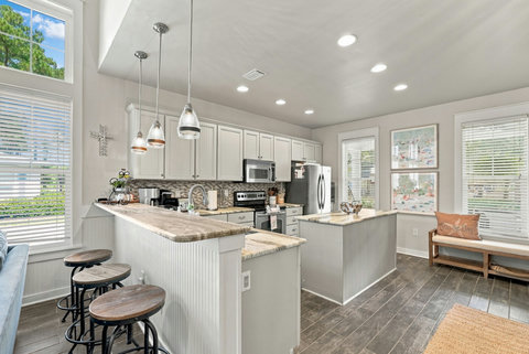 Breakfast bar with stools and kitchen island