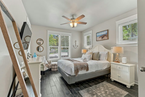 Guest bedroom with queen bed and ceiling fan
