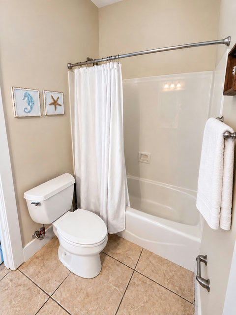 Bathroom with coastal decor