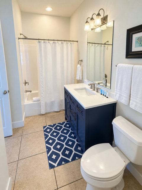 Bathroom with tub/shower and navy vanity