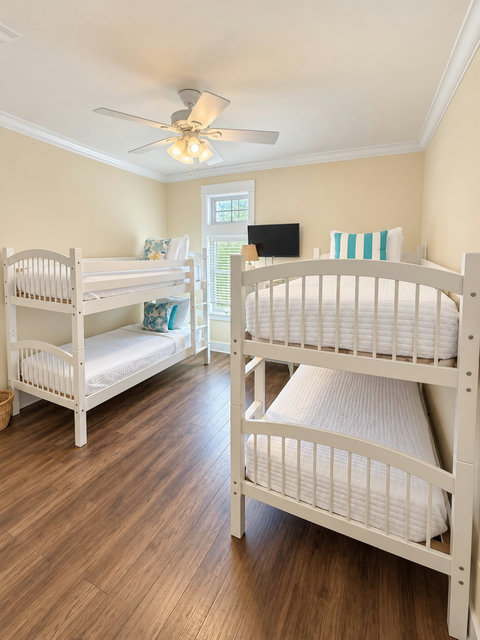 Bunk room with two twin-over-twin bunks
